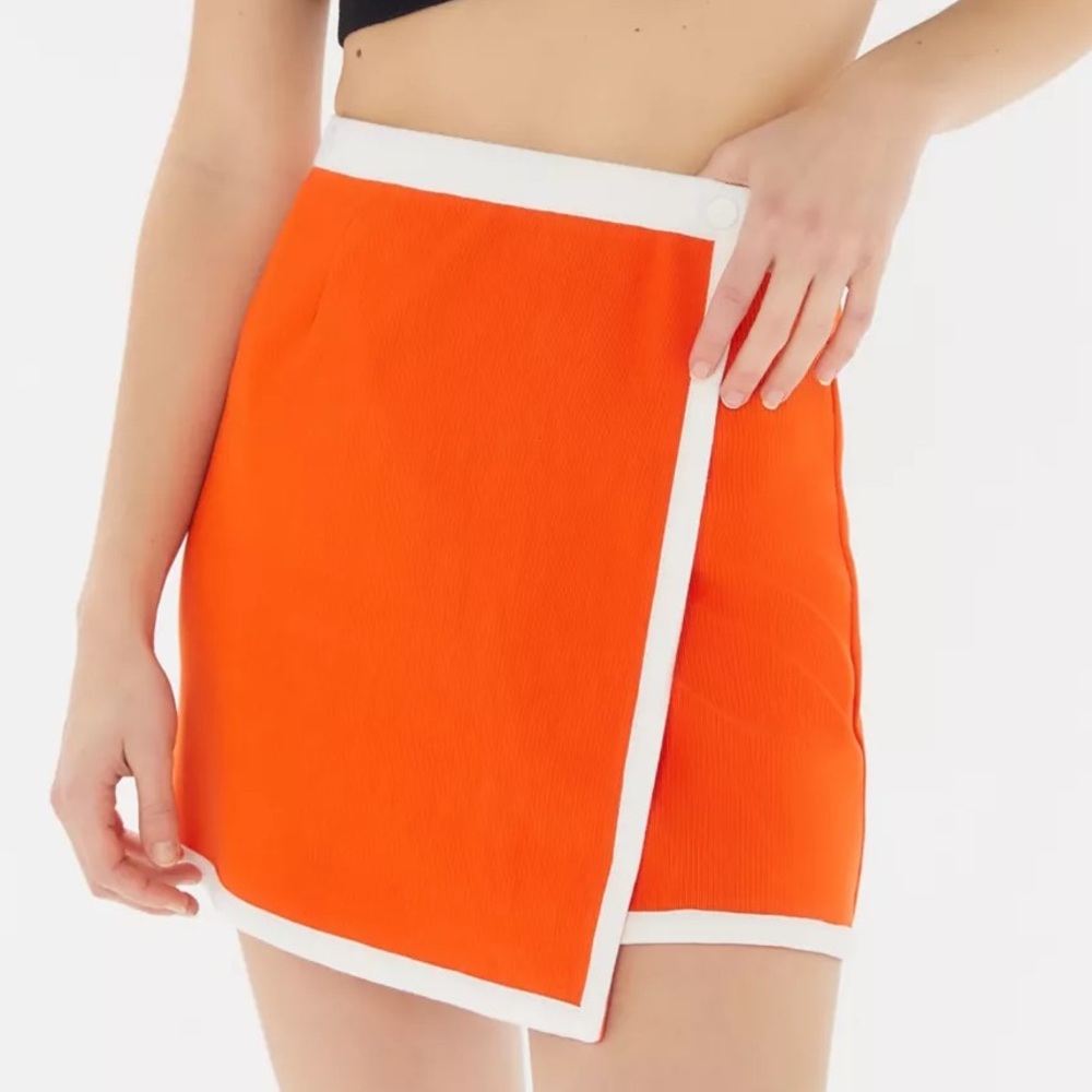 NWT Urban Outfitters Mod Retro Mini Tennis sz small never worn